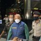 Wali Kota Bekasi Rahmat Effendi yang terjaring operasi tangkap tangan (OTT) akhirnya tiba di Gedung Merah Putih Komisi Pemberantasan Korupsi (KPK) Jakarta, Rabu (5/1/2022) malam. (Foto:Pelopor.id/ist)
