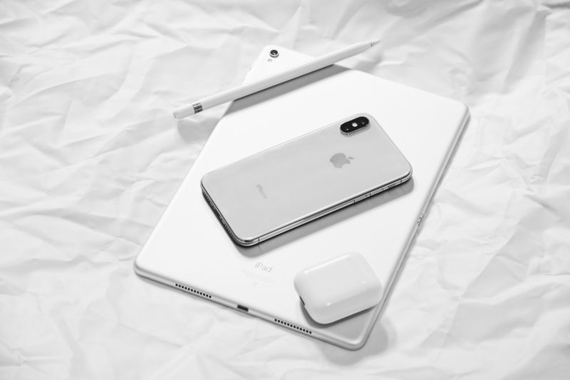Sejumlah produk Apple. (Foto: Pelopor.id/Unsplash) 