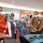 Direktur Jenderal Industri Kecil, Menengah, dan Aneka (IKMA) Kementerian Perindustrian, Reni Yanita (kanan) saat melakukan kunjungan kerja di PT Hartono Istana Teknologi (Polytron). (Foto:Pelopor.id/Kemenperin)