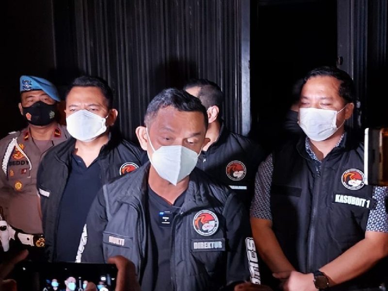 Direktur Reserse Narkoba Polda Metro Jaya, Kombes Pol. Mukti Juharsa (tengah). (Foto:pelopor.id/Polri)