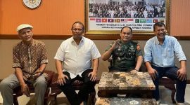 Jacob Ereste dalam diskusi informal rutin bersama  Mayor Jendral Rido Hermawan M.Sc di Coffe Shop Lemhannas, Jl. Merdeka Selatan Jakarta Pusat, 17 Februari 2022. (Foto:Pelopor.id/JE)