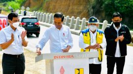 Presiden Jokowi meresmikan Jalan Bypass Balige, di Kabupaten Toba, Sumatera Utara, Rabu (02/02/2022). (Foto: Pelopor.id/BPMI Setpres/Laily Rachev) 