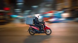 Ilustrasi pengiriman makanan. (Foto: Pelopor.id/Unsplash) 