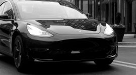Ilustrasi mobil Tesla. (Foto: Pelopor.id/Unsplash)