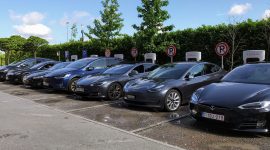 Ilustrasi mobil Tesla. (Foto: Pelopor.id/Pixabay)