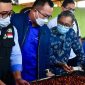 Koperasi Produsen di Garut Ekspor Kopi Perdana ke Belanda. (foto:Pelopor.id/KemenKopUKM)