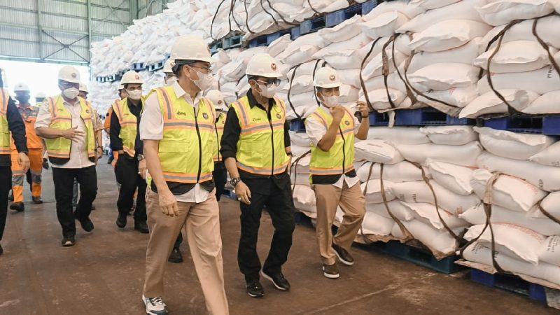 Menteri Pertanian Syahrul Yasin Limpo, meninjau gudang utama Pupuk Iskandar Muda, Aceh, Jumat, (4/03/2022). (Foto:Pelopor.id/Kementan)