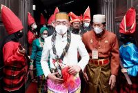 Muhadjir Effendy Diberi Gelar Daeng Majarre. (Foto:Pelopor.id/Kemenko PMK)
