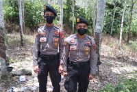 Anggota Polri yang berlatar belakang Suku Anak Dalam, Bripda Jeni Adi Saputra, dan Bripda Sarif Santoso. (Foto:Kemensos)