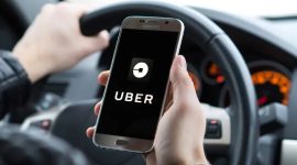 Ilustrasi Uber. (Foto: Pelopor.id/Shutterstock.com/Tero Vasalainen) 