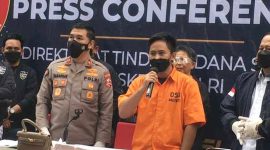 Crazy Rich Bandung, Doni Salmanan meminta maaf kepada seluruh masyarakat Indonesia saat jumpa pers di Bareskrim Polri Jakarta Selatan, Selasa (15/03/2022). (Foto:Pelopor.id/Istimewa)