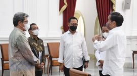 Bambang Susantono bersama Dhony Rahajoe, bertemu Presiden RI Joko Widodo di Istana Merdeka, Jakarta, pada Selasa (29/03/2022). (Foto: Setkab)