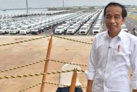Presiden Jokowi meninjau pelepasan ekspor mobil ke sejumlah negara dari Pelabuhan Patimban, Subang, Jawa Barat. (Foto: Pelopor.id/Instagram @jokowi) 