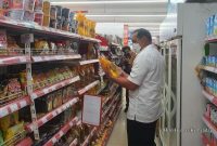 Menteri Perdagangan Muhammad Lutfi melakukan sidak ke sejumlah ritel modern di bilangan Kelapa Gading, Jakarta Utara untuk mengecek ketersediaan minyak goreng. (Foto:Pelopor.id/kemendag)