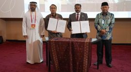 Direktur Jenderal Pengembangan Ekspor Nasional Kemendag Didi Sumedi (kedua dari kiri) dan COO Lulu Group International yang diwakili Director of Private Label Shamim Sainulabdeen (kedua dari kanan) menandatangani MoU kerja sama promosi di Dubai, Uni Emirat Arab, Rabu (30/03/2022). (Foto:Kemendag)
