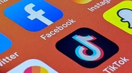 Ilustrasi Facebook dan TikTok. (Foto: Pixabay/AzamKamolov)