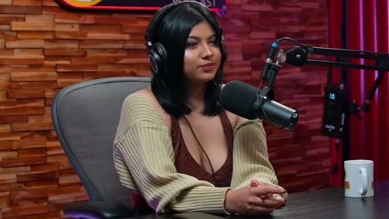 Gusti Ayu Dewanti atau Dea Onlyfans saat datang di Podcast Deddy Corbuzier