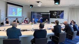 Menkominfo Johnny G. Plate saat meninjau perkembangan pembuatan Satelit Republik Indonesia (SATRIA) 1 di Cannes, Prancis. (Foto: Pelopor.id/Kominfo)