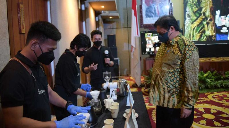 Menko Perekonomian Airlangga Hartarto menghadiri Indonesia Premium Coffee Expo & Forum 2022. (Foto: Pelopor.id/ekon.go.id)