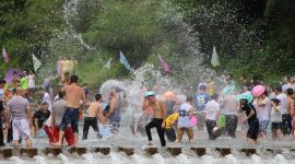 Perang air dalam festival Songkran. (Foto: Pelopor.id/Pixabay) 