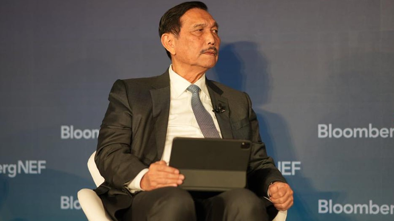 Menko Luhut dalam acara pengumuman BloombergNEF Summit Bali