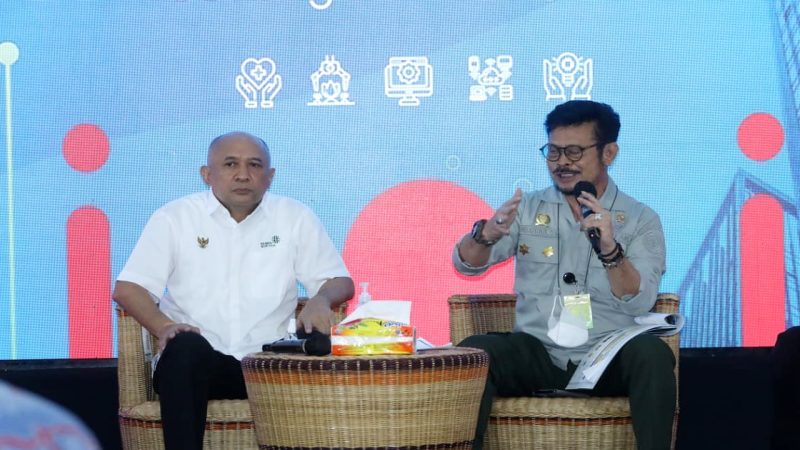 Mentan Syahrul Yasin Limpo menghadiri acara Showcase dan Business Matching Alat Pertanian, Manufaktur dan Alat Berat di kawasan Pancoran, Jakarta Selatan bersama Menteri Koperasi dan UKM Teten Masduki Kamis, (14/04/2022). (Foto: Kementan)