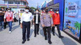 Menko PMK Muhadjir Effendy meninjau langsung persiapan mudik lebaran di Pelabuhan Merak dan Tol Cikampek, pada Selasa (26/04/2022) bersama dengan Kapolri Jenderal Pol Listyo Sigit Prabowo, Menteri Perhubungan Budi Karya Sumadi dan Menteri PUPR Basuki Hadimuljono. (Foto: Kemenko PMK)