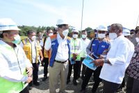 Menko Luhut mengunjungi gerbang tol rangkas dan perbatasan seksi 1 dan seksi 2, Serang Panimbang, Banten, Kamis (31-03-2022). (Foto: Kemenko Marves)
