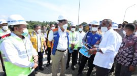 Menko Luhut mengunjungi gerbang tol rangkas dan perbatasan seksi 1 dan seksi 2, Serang Panimbang, Banten, Kamis (31-03-2022). (Foto: Kemenko Marves)