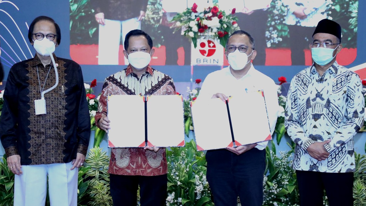 Kick Off Badan Riset dan Inovasi Daerah (BRIDA) dan Penandatanganan Nota Kesepahaman Mendagri dengan Kepala Badan Riset dan Inovasi Nasional (BRIN) terkait “Sinergitas Penyelenggaraan Fungsi Riset dan Inovasi di Bidang Pemerintahan Dalam Negeri”. (Foto:Kemendagri)