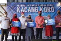 MenkopUKM Teten Masduki pada pembukaan acara Festival Olahan Pangan Lokal Berbasis Kacang Koro, di Kota Bogor, Jawa Barat, Jumat (01/04/2022). (Foto:Humas KemenkopUKM)