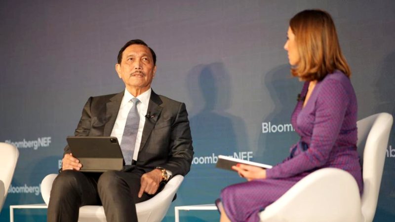 Menko Luhut dalam acara pengumuman BloombergNEF Summit Bali pada Senin (18-04-2022). (Foto:Kemenko Marves)