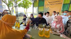 Menteri BUMN Erick Thohir saat menghadiri acara Petani Se-Kabupaten Lamogan bertajuk “Petani Mandiri Wujudkan Indonesia Maju Sejahtera” di Desa Besur, Kabupaten Lamongan, Jawa Timur, Sabtu (09/04/2022). (Foto: Humas BUMN)