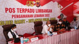 Menko PMK Muhadjir Effendy di Posko Terpadu Pengamanan Lebaran 2022 Rest Area GTC Limbangan, Kabupaten Garut, Jawa Barat, Jumat (29/04/2022). (Foto:Kemenko PMK)