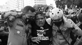 Ade Armando Jadi Korban Kekerasan Aksi Demo 11 April. (Foto: Pelopor.id/Twitter)