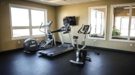 Sepeda statis dan treadmill. (Foto: Pelopor.id/Pixabay/DokaRyan)