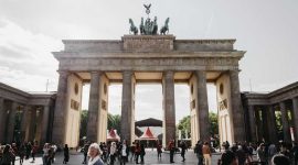 Brandenburg Gate. (Foto: Pelopor.id/Unsplash/Marius Serban) 