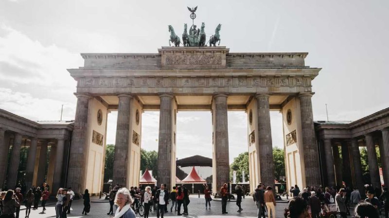Brandenburg Gate. (Foto: Pelopor.id/Unsplash/Marius Serban) 
