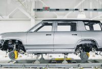 Proses produksi kendaraan Rivian Automotive. (Foto: Pelopor.id/Twitter @Rivian) 