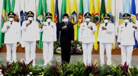 Menteri Dalam Negeri (Mendagri) Muhammad Tito Karnavian melantik lima penjabat (Pj.) kepala daerah dan satu Wakil Bupati di Papua. (Foto:Pelopor.id/Kemendagri)