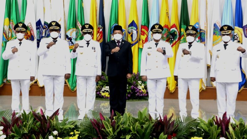 Menteri Dalam Negeri (Mendagri) Muhammad Tito Karnavian melantik lima penjabat (Pj.) kepala daerah dan satu Wakil Bupati di Papua. (Foto:Pelopor.id/Kemendagri)