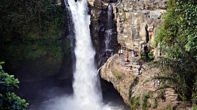 Air terjun Tegunungan, Bali. (Foto: Pelopor.id/Pixabay/ignartonosbg)