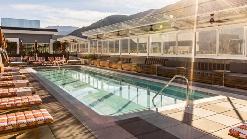 Fasilitas kolam renang di hotel. (Foto: Pelopor.id/Twitter @Kimpton) 