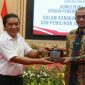Penjabat (Pj) Gubernur Banten Al Muktabar dan Ketua KPU RI Hasyim Asy'ari. (Foto: Pelopor.id/bantenprov.go.id) 