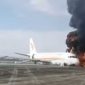 Pesawat Tibet Airlines Terbakar di Bandara Internasional Chongqing Jiangbei. (Foto: Pelopor.id/Youtube) 