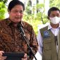 Menko Perekonomian Airlangga Hartarto saat menyampaikan bahwa pemerintah akan membentuk Satgas Penanganan Penyakit Mulut dan Kuku (PMK). Satgas ini, akan diketuai Kepala BNPB Suharyanto. (Foto: Pelopor.id/Setkab)