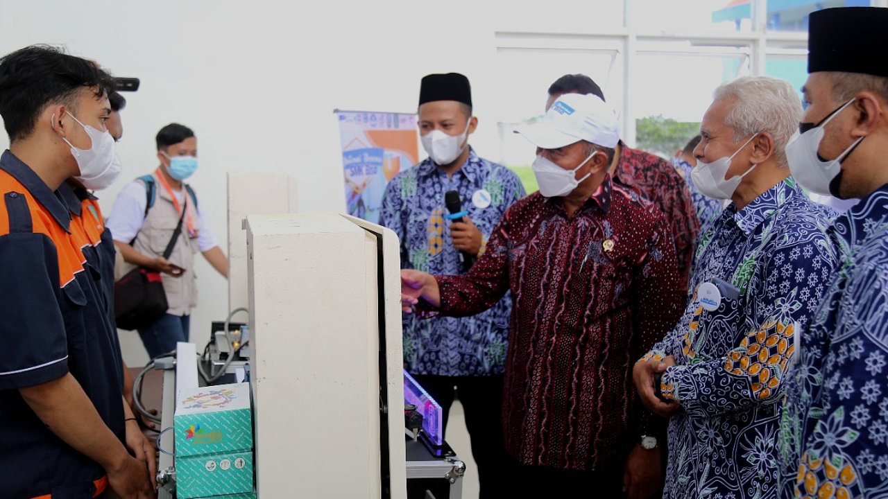 Menko PMK Hadiri Kick Off National Showcase SMK BISA Binaan Astra di SMK Muhammadiyah 1 Kepanjen