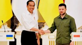 Presiden Jokowi saat bertemu Presiden Ukraina Volodymyr Zelenskyy, di Istana Maryinsky, Kyiv, Ukraina, Rabu (29/06/2022), (Foto: Pelopor.id/Twitter@Jokowi)