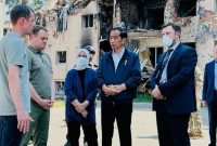 Presiden Jokowi dan Ibu Iriana di Ukraina. (Foto: Pelopor.id/Twitter@jokowi)