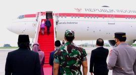 Presiden Jokowi didampingi Ibu negara terbang ke sejumlah negara di Eropa dan Uni Emirat Arab dalam rangka kunjungan kerja, Minggu (26/06/2022) pagi, di Bandara Soekarno-Hatta, Tangerang, Banten. (Foto: Pelopor.id/Twitter @Jokowi)